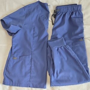 Niaahinn Womens Scrub Set - Blue. Large.